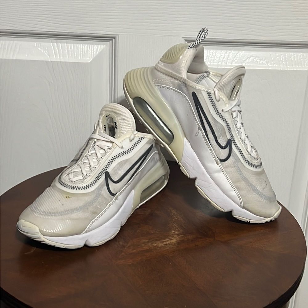 NIKE AIR MAX 2090 Women's Running Shoes White/Opaque - Sz 9 -‎ Good Condition